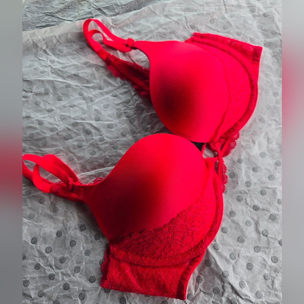 Like new VICTORIA'S SECRET VERY SEXY PADDED DEMI/ DEMI-BUSTE BRA SIZE 34C